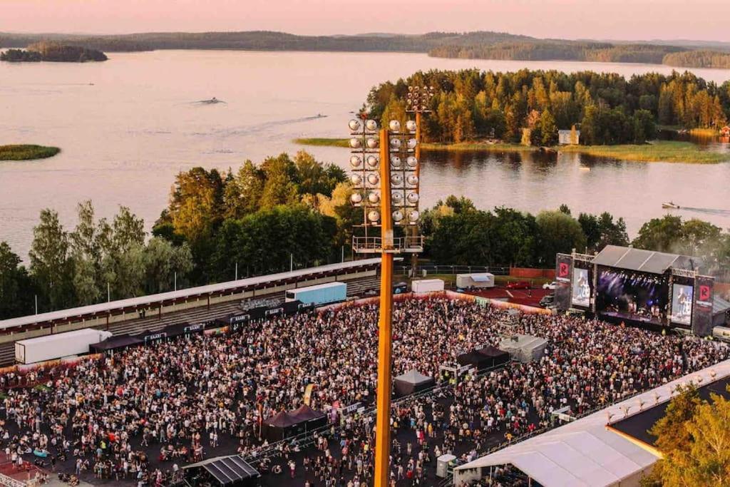 Mukava Saunallinen Kaksio Omalla Sisaeaenkaeynnillae Ja Ilmaisella Autopaikalla Куопио Екстериор снимка
